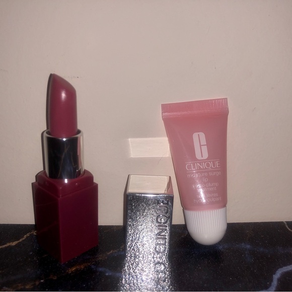 Clinique 2 Piece Lip Luxury Set Lip Colour/Primer Lipstick in PLUM POP + Plumper - Picture 3 of 8